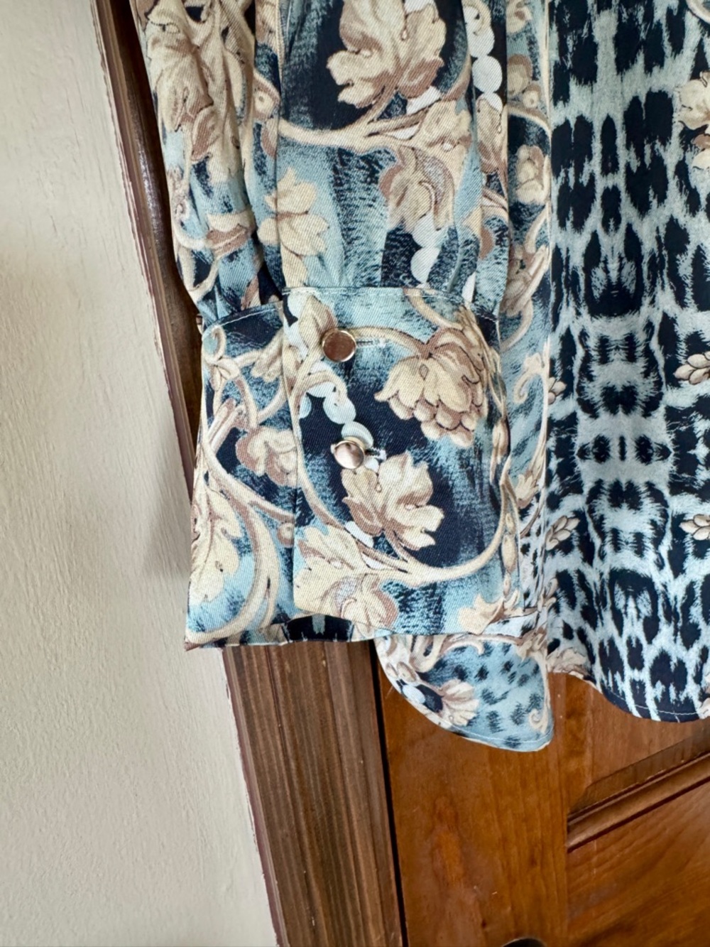 Chico's Blue and Cream Ornate Print Button-Down Shirt (Chico’s size 4) - Picture 6 of 13